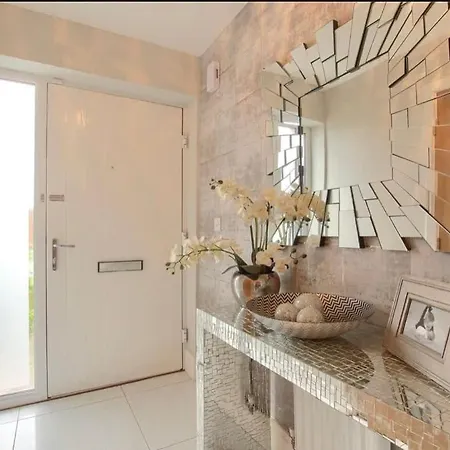 4 Bed Modern Luxury