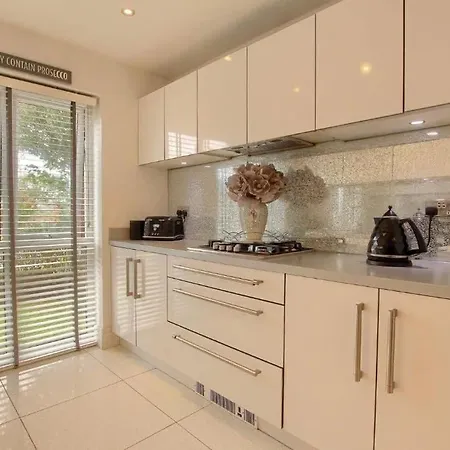 4 Bed Modern Luxury
