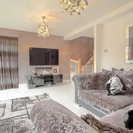 4 Bed Modern Luxury *