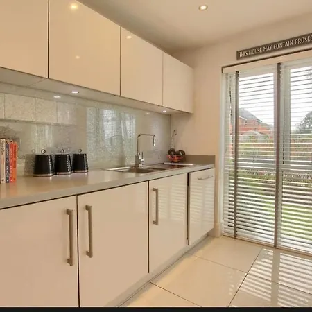 4 Bed Modern Luxury *