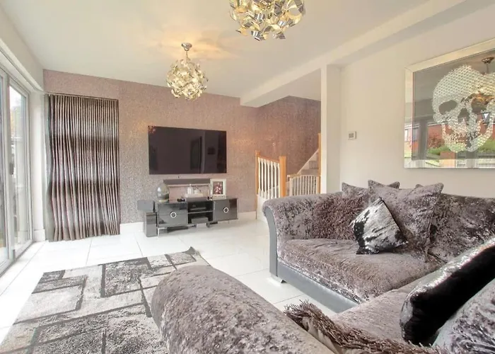 4 Bed Modern Luxury *