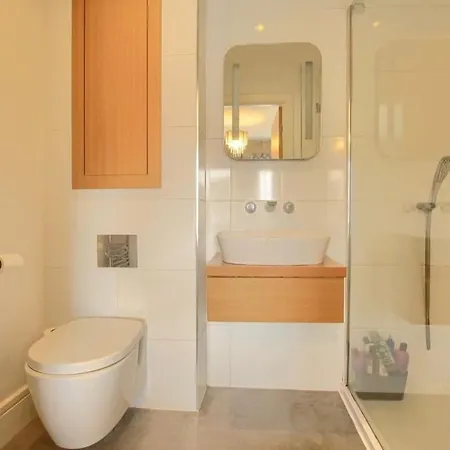 4 Bed Modern Luxury بيت للعطل